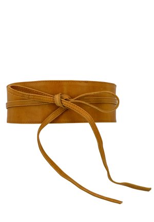 Leather belt in mustard yellow. Features a wide band with a smooth texture and a tied knot detail, complemented by long, tapered ends.