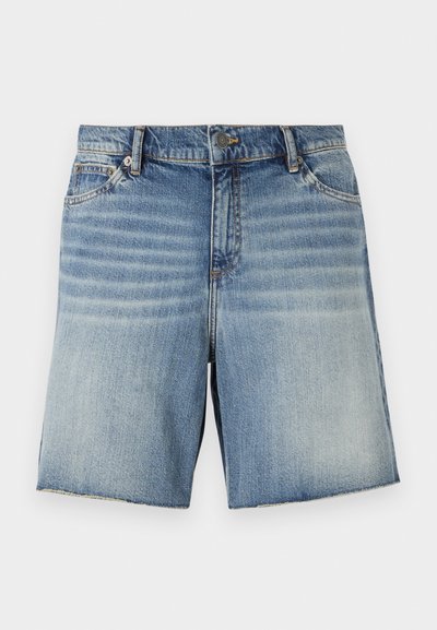 Denim kratke hlače v svetlo modrem pranju z zbledelim dizajnom, pet žepov in surovim robom. Imajo kovinsko zaponko in zadrgo.