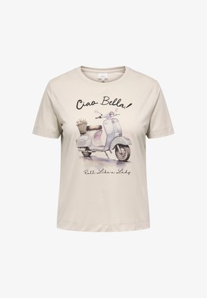 Beige t-shirt met een illustratie van een vintage scooter, een bloemenmand en de tekst "Ciao Bella!" en "Roll Like a Lady" aan de voorkant.