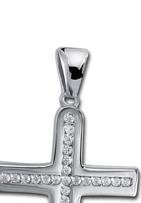 Pendentif croix en argent avec une finition polie et des pierres précieuses claires le long des bras, avec un bélière structuré pour l'attache.