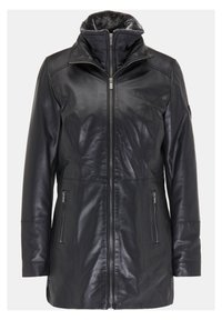 Schwarze Lederjacke mit Reißverschluss vorne, hohem Kragen und zwei Seitentaschen. Merkmale sind ein weiches graues Futter und eine taillierte Silhouette.