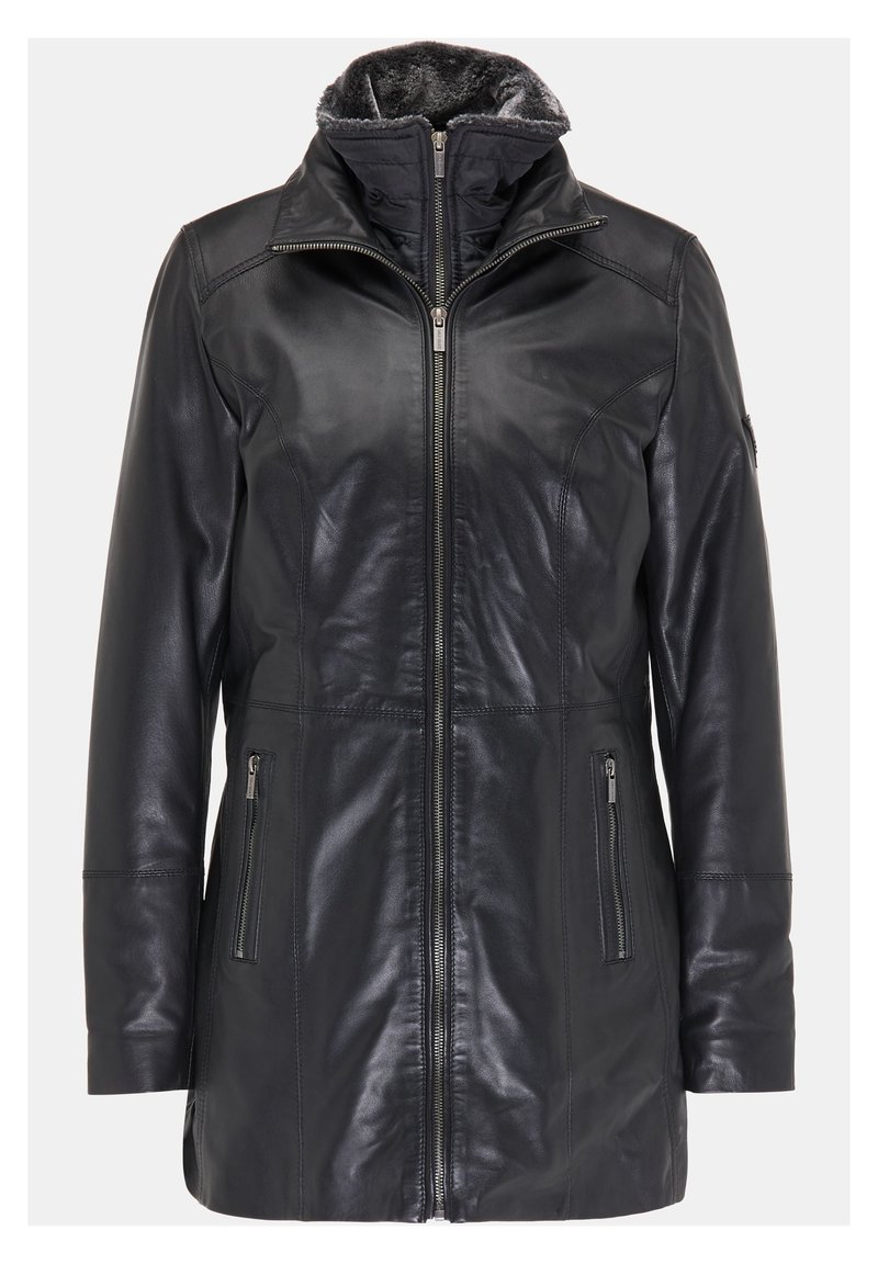 Schwarze Lederjacke mit Reißverschluss vorne, hohem Kragen und zwei Seitentaschen. Merkmale sind ein weiches graues Futter und eine taillierte Silhouette.