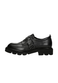Zwarte leren loafer met een chunky zool, grote zilveren gesp en een trekband aan de hiel, getoond in zijaanzicht.