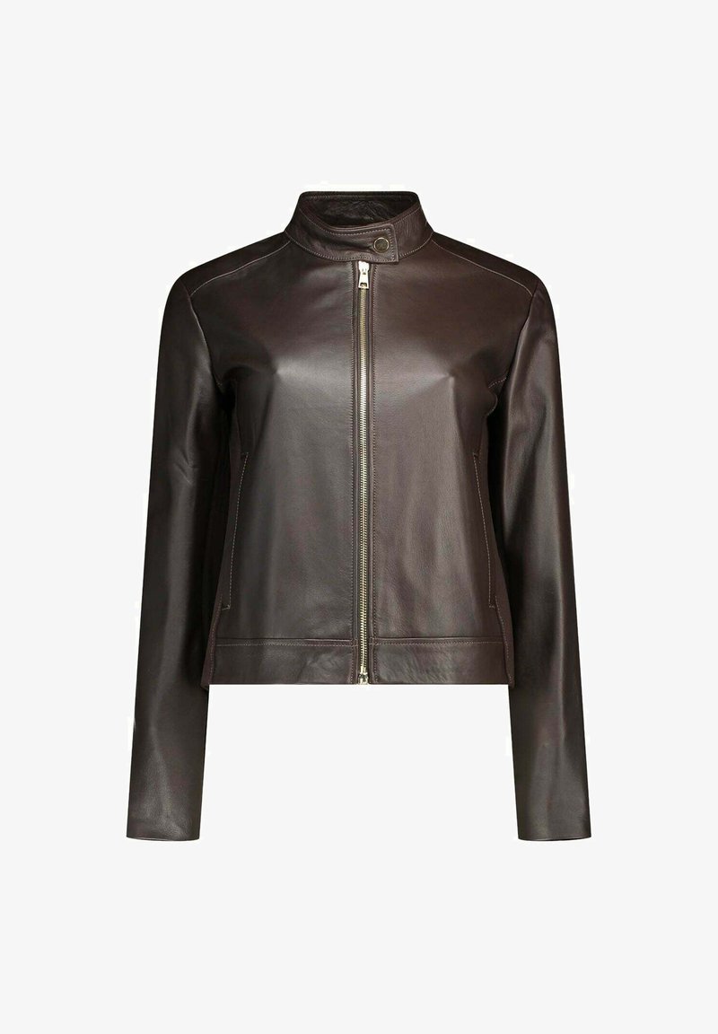 Giacca in pelle marrone con colletto alto, chiusura con zip e maniche lunghe. Presenta una texture liscia e un design minimalista.