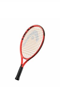 Rode en zwarte tennisracket met een ovale kopvorm, snarenpatroon in oranje en een gestructureerde zwarte grip.