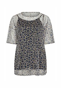 Gennemsigtig bluse med leopardprint i blå og mørkebrune pletter på en beige baggrund, korte ærmer og rund halsudskæring.