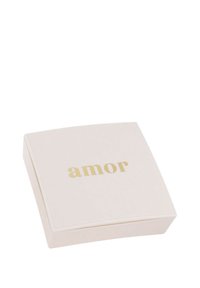 Scatola quadrata di colore rosa pallido con una superficie liscia e la scritta "amor" in oro sulla parte superiore. Il design presenta angoli arrotondati, creando un aspetto morbido.