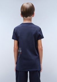 Napapijri EIGER  - Camiseta estampada - blu marine