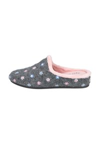 Zapatilla de tela gris con forro de piel sintética rosa, presenta pequeños patrones florales azules y rosas, de forma redondeada y suela negra.