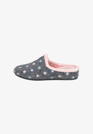 Zapatilla de tela gris con forro de piel sintética rosa, presenta pequeños patrones florales azules y rosas, de forma redondeada y suela negra.