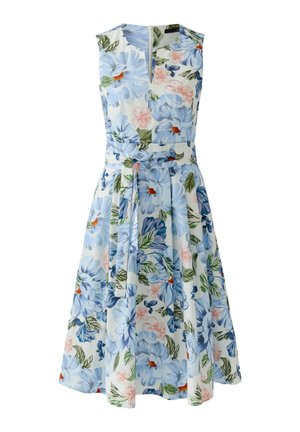 Mouwloze witte jurk met blauw- en roze bloemenprint, getailleerde taille met bijpassende riem en V-hals.