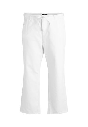 Pantalones blancos recortados con cintura de cordón, trabillas para cinturón, bolsillos delanteros y un ligero ensanchamiento en el dobladillo.