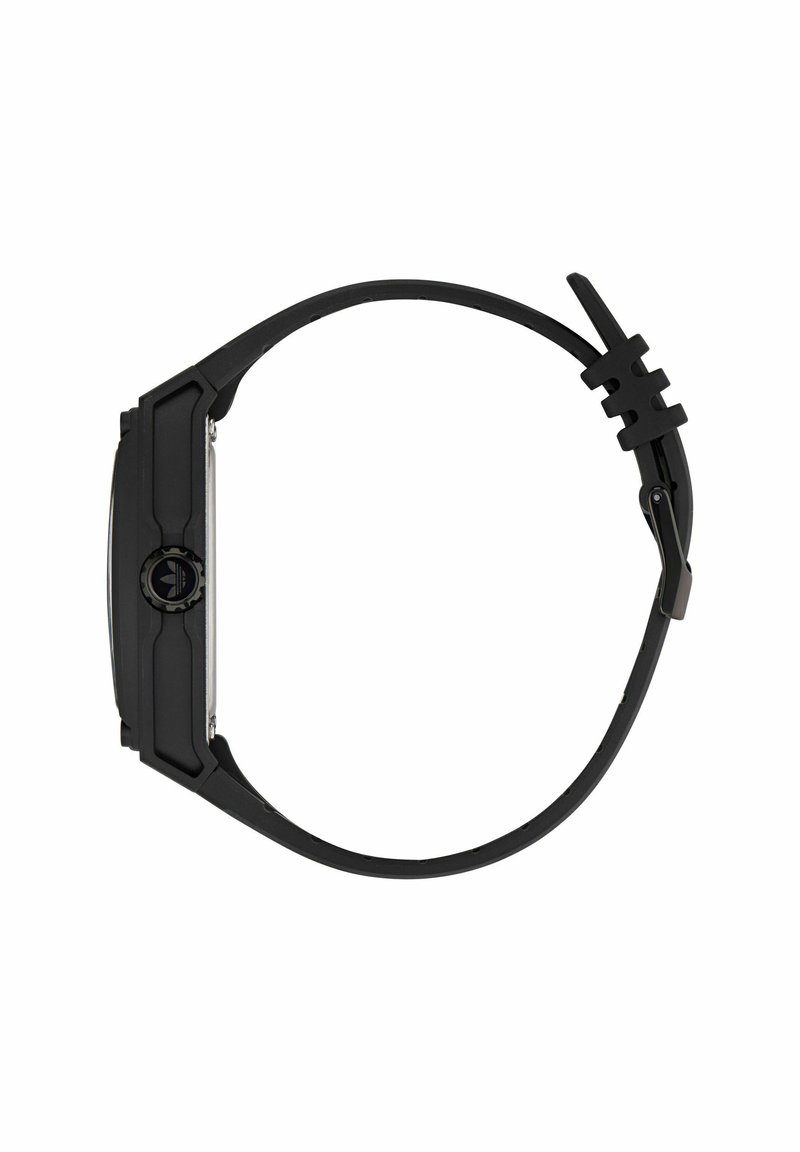 Svart gummiklocka med en rektangulär urtavla, texturerad rem och en rund sidoknapp. Minimalistisk design med kontrasterande accenter.