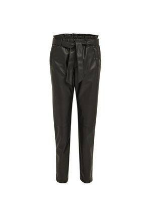 Melnas mākslīgās ādas bikses ar augstu jostasvietu, regulējamu jostu un sašaurinātām kājām. Iespējas: sānu kabatas un gluda, spīdīga tekstūra.