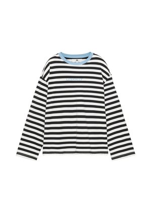 Chemise à manches longues rayée horizontalement noir et blanc avec col bleu clair et le mot "LITERALLY" imprimé en bleu clair sur la poitrine.