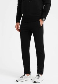 Ombre KANGAROO SET - Chándal - black