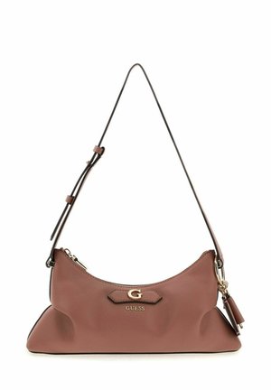 Bolso de hombro de cuero marrón con "G" dorado y logo de Guess, correa ajustable y cierre de cremallera dorado.