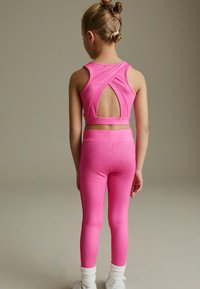 Next CROP - Toppi - fluro pink