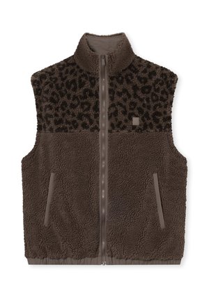 Brun fleecevest med fuld lynlås, høj krave, to forlommer og leopardmønster på øvre bryst og skuldre.