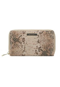 Portafoglio beige con texture a stampa di serpente, dotato di chiusura con zip e placca con logo in tonalità oro. Finitura liscia con un leggero lucido.
