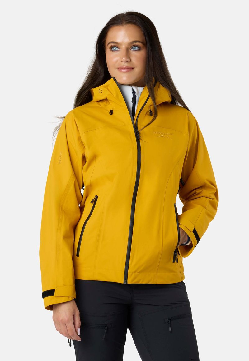 Gul vandtæt jakke med lynlåslukning, justerbar hætte og sorte accenter. Har to lynlåslommer og et elegant design.