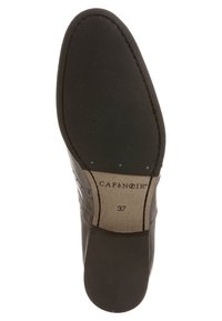 Zwarte schoenzool met gestructureerd rubber voor grip, gemarkeerd met "CAFÉ NOIR" en maat 37. Voorzien van een bovenwerk van glad leer met accentstiksels.