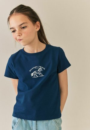 Next, FITTED GRAPHIC T-SHIRT - T-shirt con stampa - navy horse