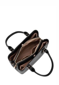 Borsa a tracolla nera in pelle con doppio manico, esterno testurizzato e scomparto principale con zip che rivela un interno in tessuto beige e tasche.