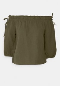 Blusa verde-oliva de ombro à mostra com um tecido texturado. Apresenta um decote franzido e laços nas mangas, mangas compridas com punhos elásticos.