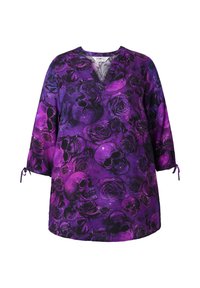 Paarse tuniek met schedel- en rozenpatronen, met een V-halslijn en driekwartmouwen met verstelbare strikken bij de polsen.