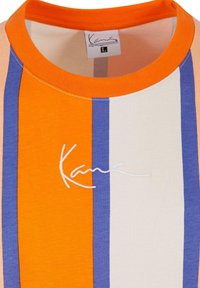 Karl Kani SMALL SIGNATURE STRIPE - Potiskana majica - orange apricot off white