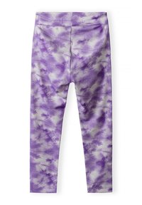 Ljubičaste tajice s uzorkom tie-dye koje su izrađene od mekog, rastezljivog materijala s glatkom teksturom i srednje visokom gumicom u struku. Nema vidljivih šavova ili metalnih detalja.