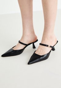 TAWM - Mules à talons - black