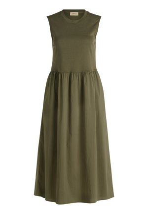 Robe midi vert olive sans manches avec corsage ajusté et jupe froncée, encolure ronde et texture de tissu lisse.