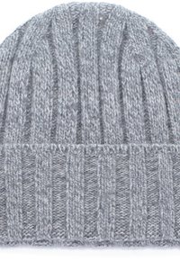 Cappello di lana grigia lavorato a maglia con design a costine e risvolto. Il materiale sembra morbido e caldo, evidenziando dettagli di cucitura intricati.