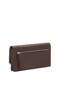 Brązowy skórzany portfel z kieszenią na zamek błyskawiczny, smukłym wzorem, kompaktowym kształtem i widocznym detalem przeszyć na brzegach.