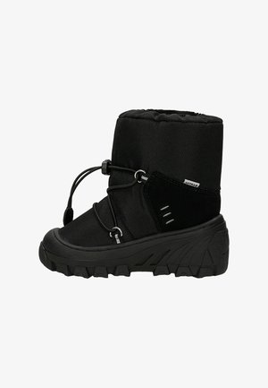 Stivale invernale nero con tomaia in tessuto, suola in gomma e coulisse regolabile. Presenta dettagli testurizzati e punta rinforzata.