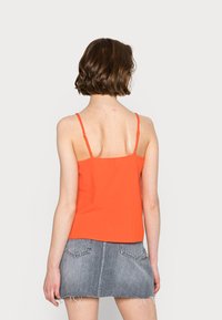 Vero Moda VMPRETTY SINGLET - Top - cherry tomato