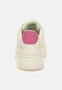 Guess MIRAM - Baskets basses - mehrfarbe rose