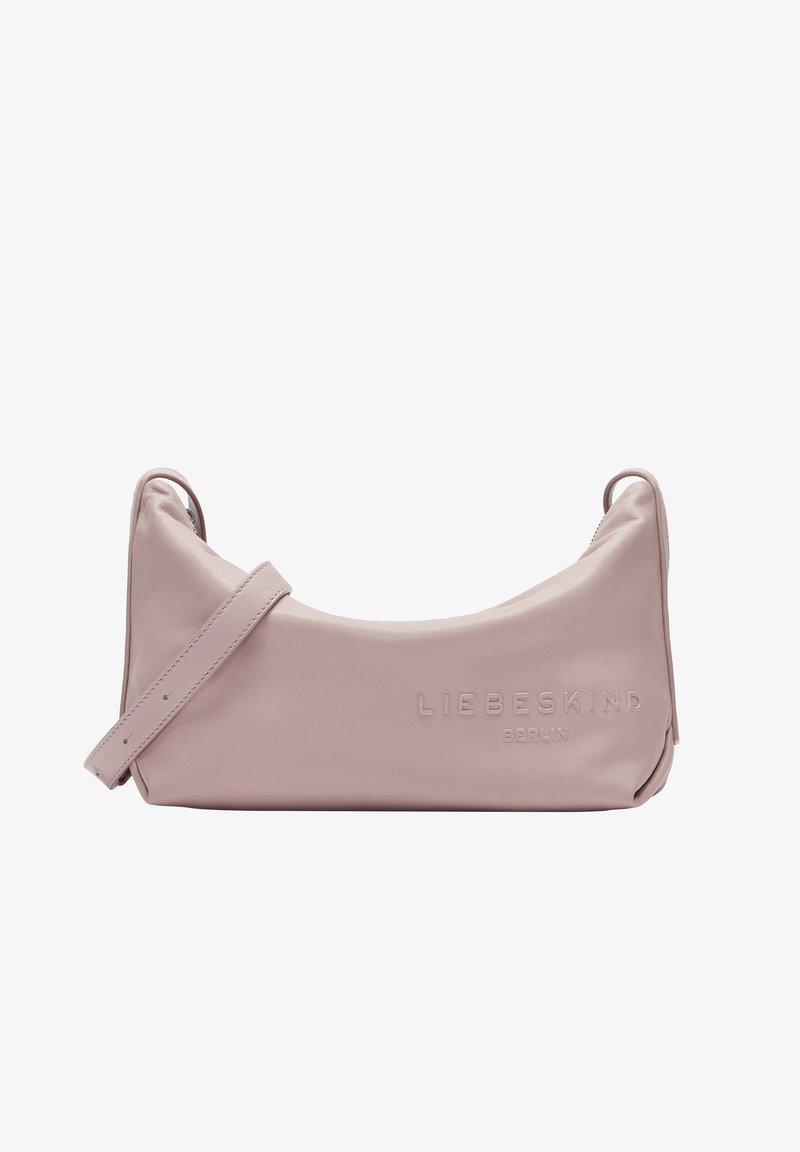 Borsa a spalla in pelle rosa con forma curvata, logo impresso su un lato e tracolla rimovibile per diverse opzioni di trasporto.