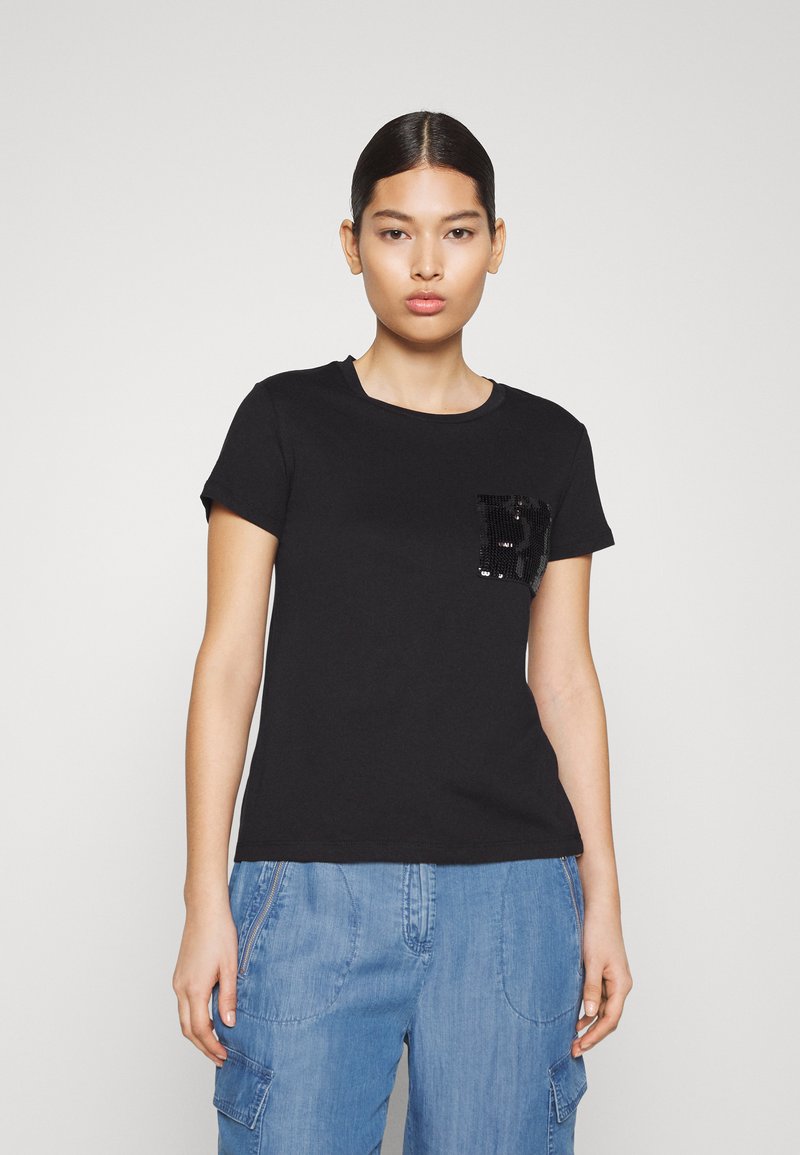 7913 Black Pocket Detailed T-Shirt