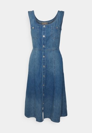 Ærmeløs blå denims kjole med knaplukning foran, to brystlommer, figursyet talje og knælang kant.
