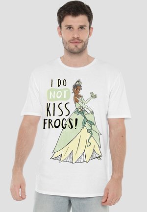 White cotton t-shirt featuring an illustration of a princess with a frog. Text reads "I DO NOT KISS FROGS!" in bold black and green font.