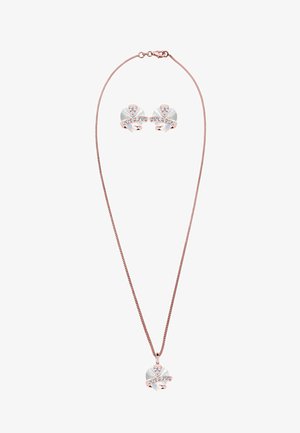 Roségoldene Halskette mit einem herzförmigen Anhänger, der mit einem Kristallring verziert ist, kombiniert mit passenden herzförmigen Ohrsteckern.