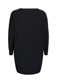 Must oversize-särk, pikad varrukad, lai kaelus, pehme tekstuur ja ümar ääris. Ilma nähtavate mustrite või metalldetailideta.