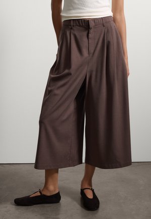 Stefanel, CROPPED TROUSERS, COMFORT FIT. - Pantalones - dark brown