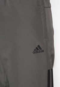 adidas Performance SAMSON PANT - Pantalones deportivos - grey six/black