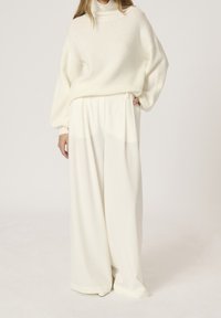 My Essential Wardrobe Sweter