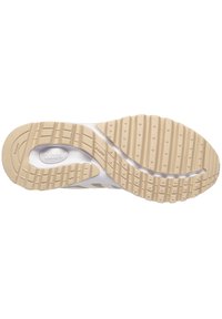 Suela de zapatilla con un agarre de goma texturizada, diseño semitransparente, color beige y una sección central blanca con un sutil logotipo.