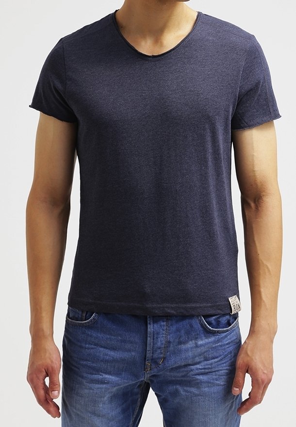 T-shirt bleu marine à manches courtes avec un col rond, fabriqué en tissu doux. Présente une petite étiquette de logo à l'ourlet et un design ajusté.